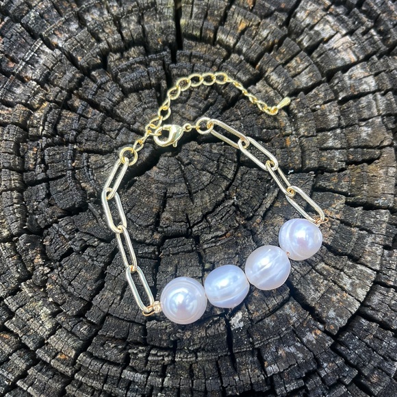 BEAUTIFUL White Freshwater Pearl Bracelet - Picture 2 of 4